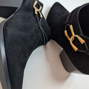 ✨ BELLA VITA “Esme” Black Kid Suede Ankle Booties – Size 7M ✨